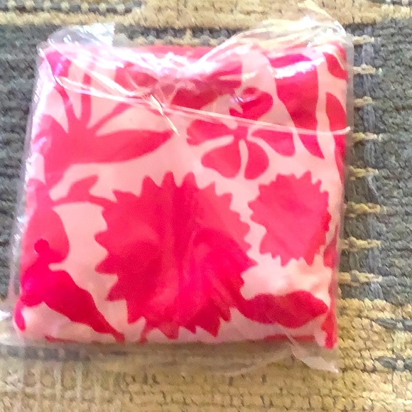 Retired reusable foldable, shopping bag, Bath and body Works new in package - Picture 2 of 2